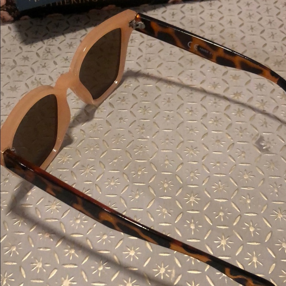 Primary Sunglasses - Picture 2 of 2